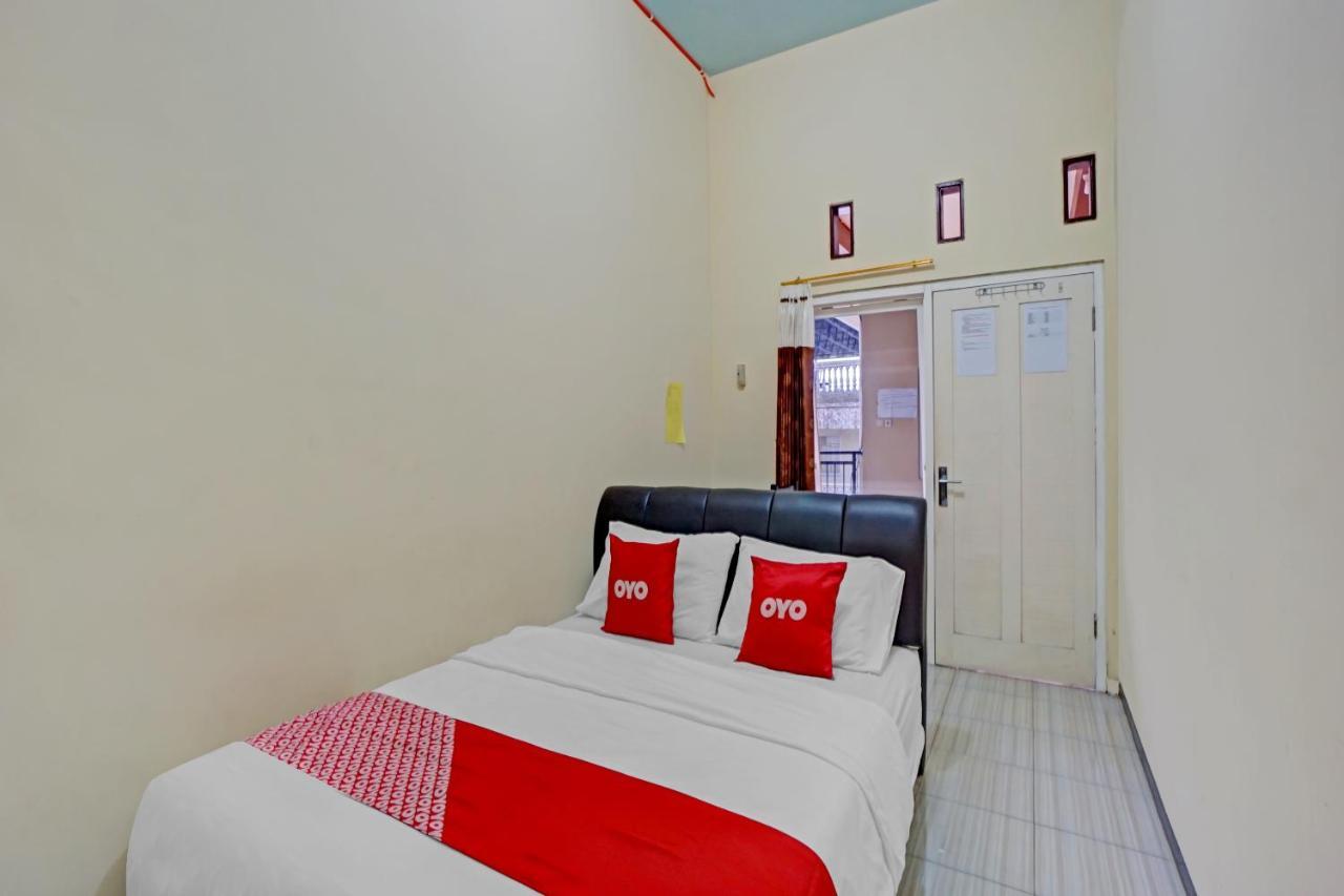 Oyo 3298 Bromo Guest House Family Маланг Екстер'єр фото