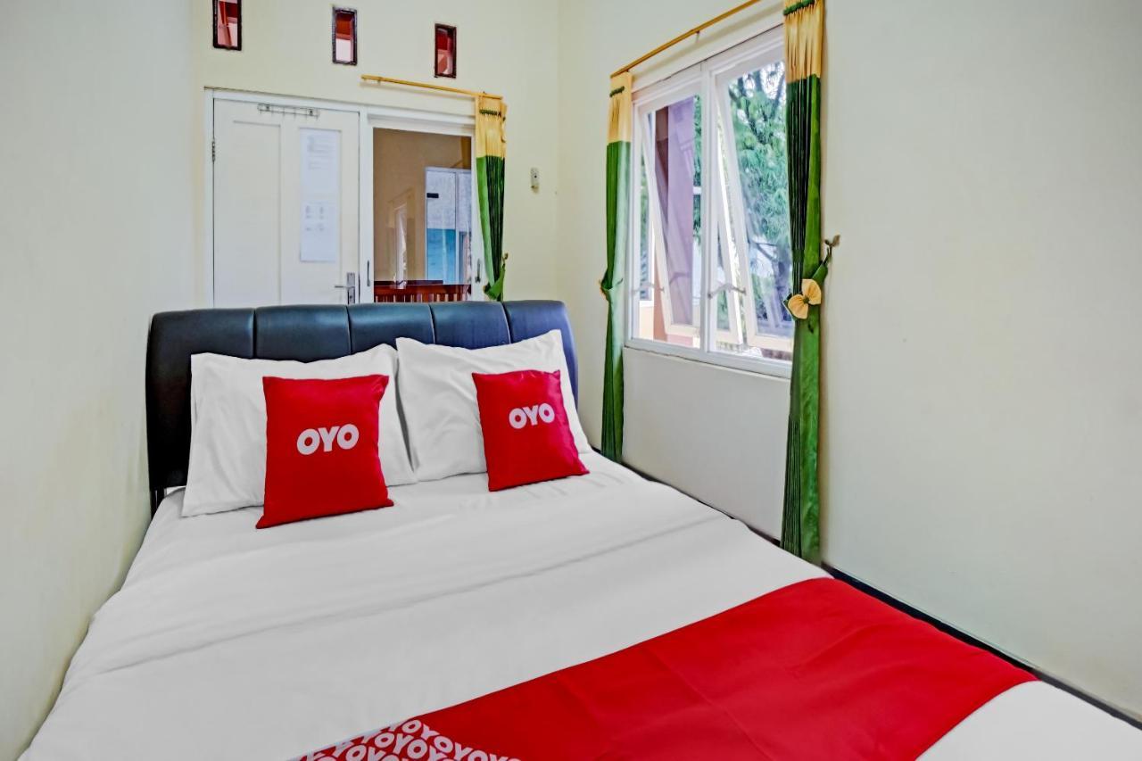 Oyo 3298 Bromo Guest House Family Маланг Екстер'єр фото